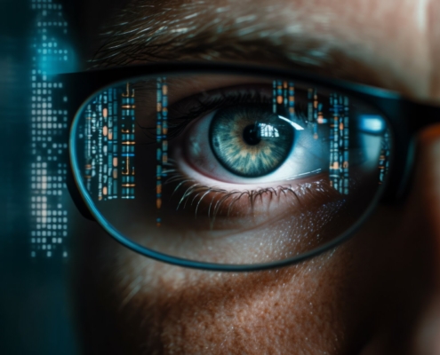 Nahaufnahme von Augen und Brille mit technischer Reflektion, Cyber Securit