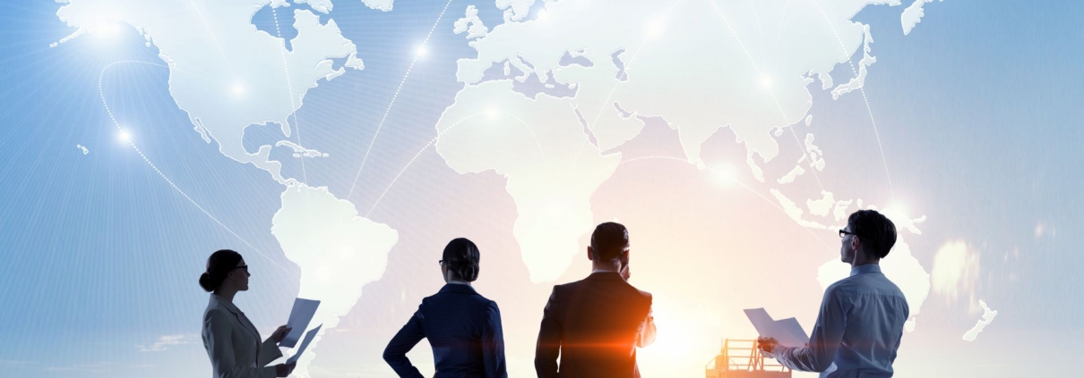 Globale Business-Strategie mit Weltkarte im Hintergrund