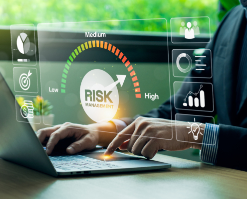 Digitale Risikomanagement-Analyse am Laptop | Brandwache Hamburg