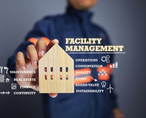 Facility-Management-Konzept mit Symbolen und Holzhaus | Treppe Lift